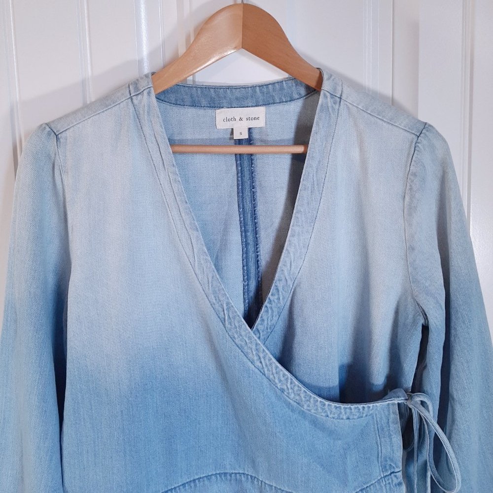 Cloth & Stone Flare Sleeve Faded Denim Cropped Wrap Top S - Picture 2 of 12